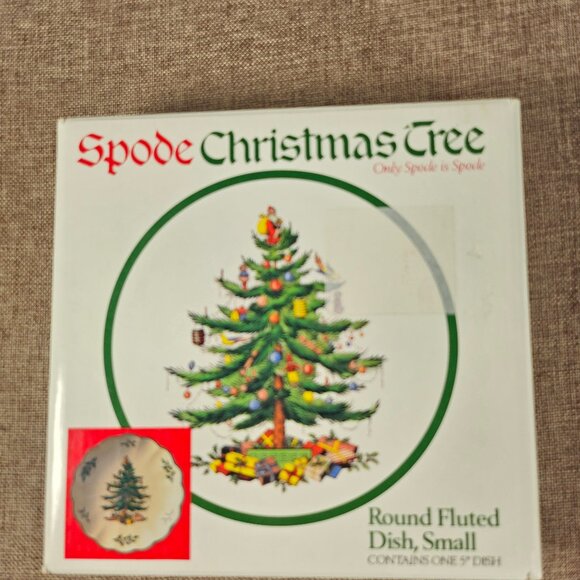 Spode Christmas Tree Round Fluted Small Dish, England. NIB Scalloped Edge - Picture 3 of 7
